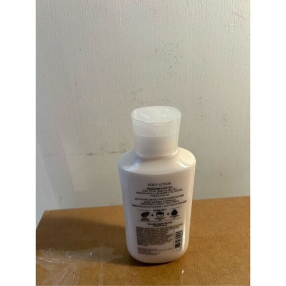 Bath and Body Sparkling snow lotion 8fl used - Picture 3 of 4
